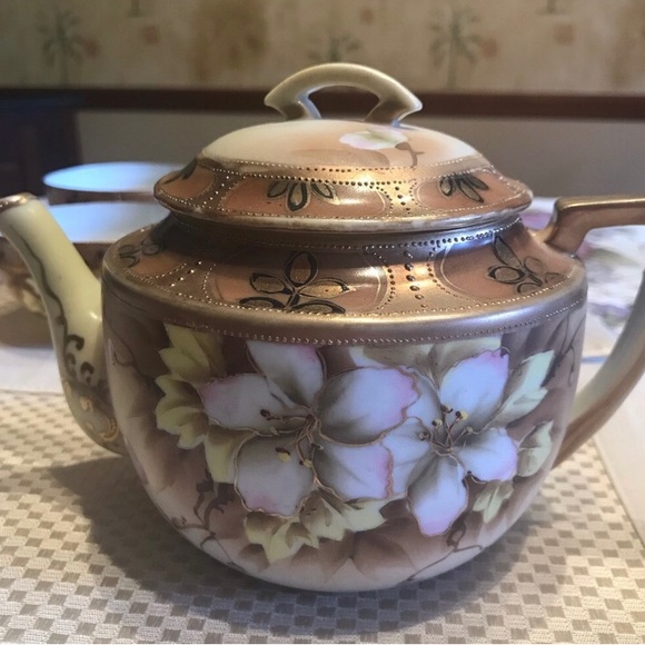 TEAPOT CREAMER AND LIDDED SUGAR BOWL (PLEASE SEE BOTH POSTS) - Picture 3 of 3